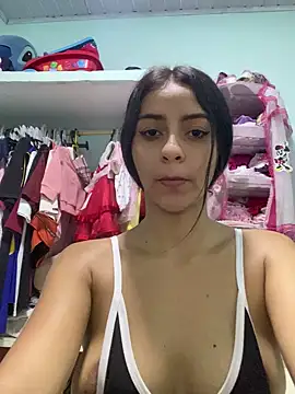 Snapshot of miluwatson chatting on October 2025 09:35:02 PM miluwatson online show from October 2025 09:35:02 PM