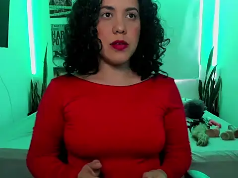 Tinawildd online show from March 2026 07:09:01 PM