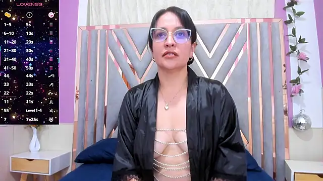 sofia pearson online show from September 2025 03:50:01 PM