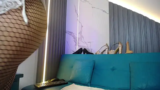 chloe  Jones  online show from November 2025 12:38:01 PM