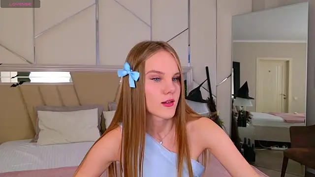 Snapshot of Lili_Lohan chatting on October 2025 05:14:02 PM Lili Lohan online show from October 2025 05:14:02 PM