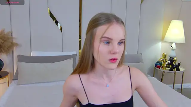 Snapshot of Lili_Lohan chatting on November 2025 05:01:02 PM Lili Lohan online show from November 2025 05:01:02 PM