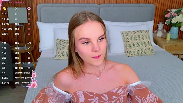 Snapshot of Lili_Lohan chatting on November 2025 05:01:02 PM Lili Lohan online show from November 2025 05:01:02 PM