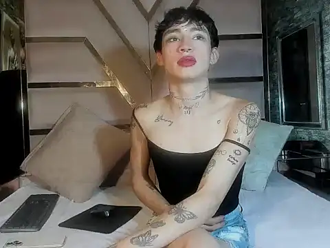 Snapshot of Mila_Leon chatting on October 2025 04:10:01 AM Mila Leon online show from October 2025 04:10:01 AM