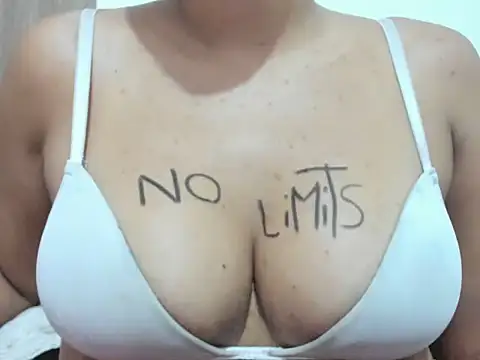 Snapshot of Valentinahot7 chatting on October 2025 12:04:02 PM Valentinahot7 online show from October 2025 12:04:02 PM