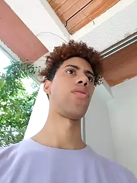 Snapshot of The_boy_good chatting on October 2025 06:40:01 PM The boy good online show from October 2025 06:40:01 PM