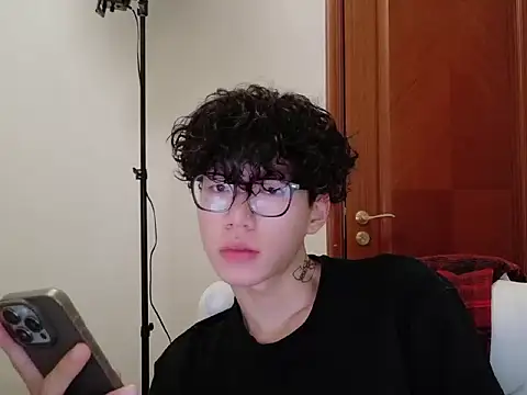 Snapshot of hangzi-0011 chatting on September 2025 10:20:02 AM hangzi-0011 online show from September 2025 10:20:02 AM