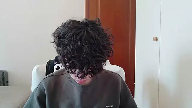 Snapshot of hangzi-0011 chatting on October 2025 08:02:02 AM hangzi-0011 online show from October 2025 08:02:02 AM