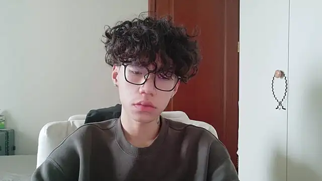 Snapshot of hangzi-0011 chatting on October 2025 07:31:01 AM hangzi-0011 online show from October 2025 07:31:01 AM