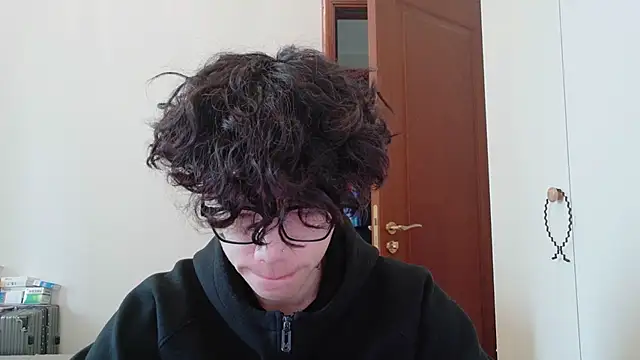 Snapshot of hangzi-0011 chatting on October 2025 01:28:01 AM hangzi-0011 online show from October 2025 01:28:01 AM