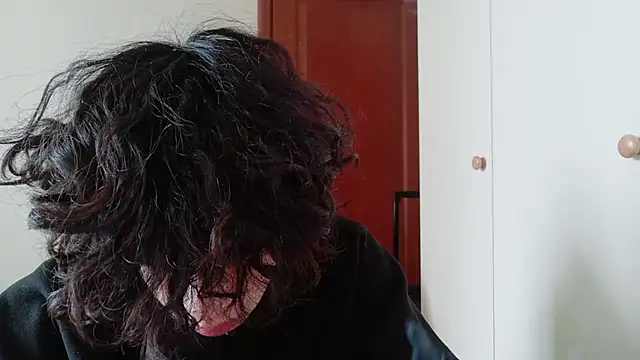 Snapshot of hangzi-0011 chatting on October 2025 03:07:02 AM hangzi-0011 online show from October 2025 03:07:02 AM