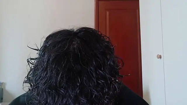 Snapshot of hangzi-0011 chatting on October 2025 07:52:01 AM hangzi-0011 online show from October 2025 07:52:01 AM