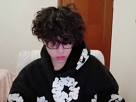 Snapshot of hangzi-0011 chatting on October 2025 11:00:01 AM hangzi-0011 online show from October 2025 11:00:01 AM