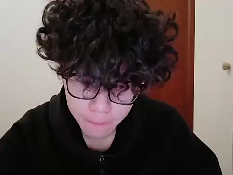 Snapshot of hangzi-0011 chatting on November 2025 12:07:01 PM hangzi-0011 online show from November 2025 12:07:01 PM