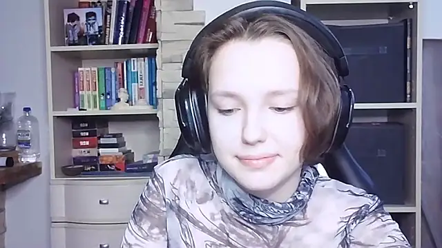 Snapshot of Diana-back chatting on October 2025 06:19:02 AM Diana-back online show from October 2025 06:19:02 AM