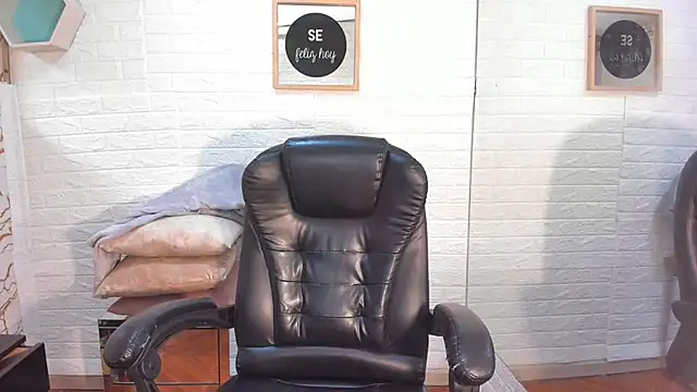 Eily Blunts online show from October 2025 01:02:02 PM