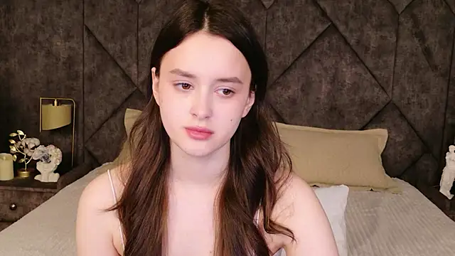 EvaSwen online show from April 2026 06:10:01 PM