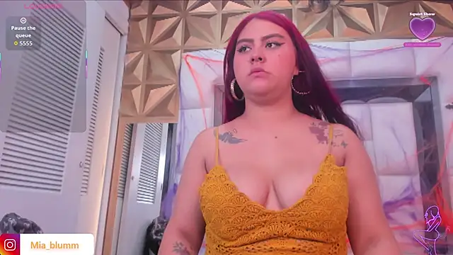 Mia blumm online show from November 2025 12:29:02 PM