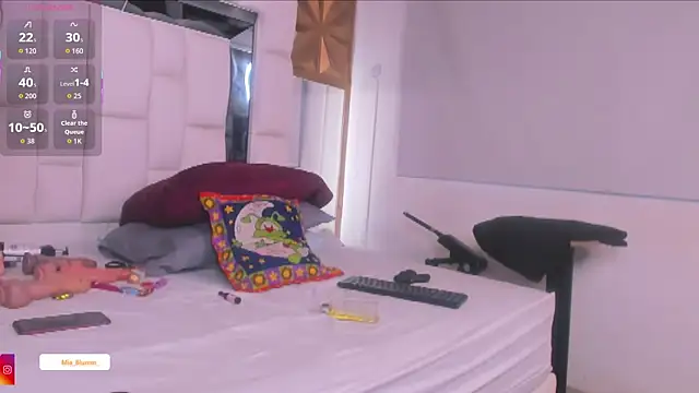 Mia blumm online show from November 2025 12:16:01 PM