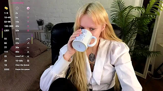 Snapshot of kitten_murray_ chatting on November 2025 05:43:02 AM kitten murray online show from November 2025 05:43:02 AM