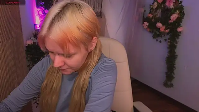 Snapshot of kitten_murray_ chatting on November 2025 05:28:02 AM kitten murray online show from November 2025 05:28:02 AM