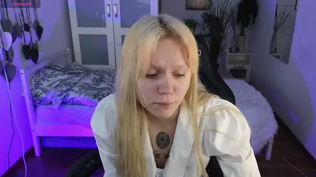 Snapshot of kitten_murray_ chatting on November 2025 06:02:02 AM kitten murray online show from November 2025 06:02:02 AM