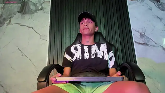 Snapshot of milo_crave chatting on October 2025 12:44:02 PM milo crave online show from October 2025 12:44:02 PM