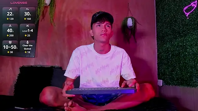 Snapshot of milo_crave chatting on October 2025 12:47:02 PM milo crave online show from October 2025 12:47:02 PM