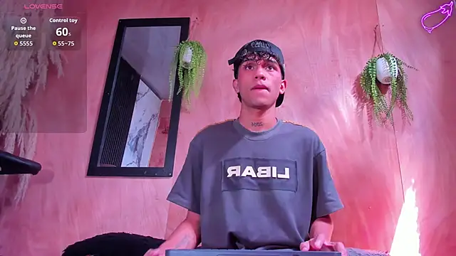 Snapshot of milo_crave chatting on October 2025 07:35:02 PM milo crave online show from October 2025 07:35:02 PM