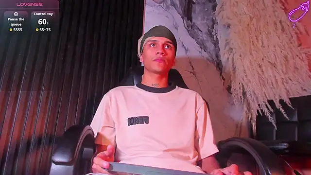 Snapshot of milo_crave chatting on October 2025 07:14:02 PM milo crave online show from October 2025 07:14:02 PM