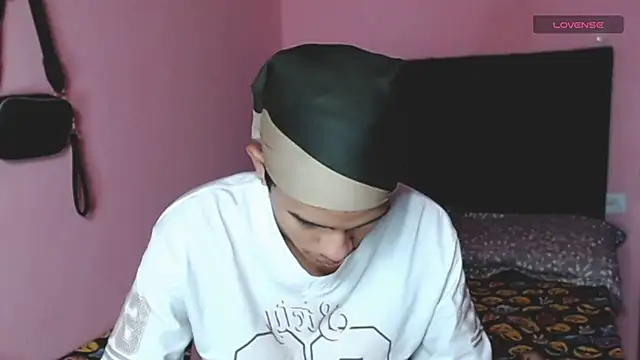 Snapshot of milo_crave chatting on November 2025 08:41:02 PM milo crave online show from November 2025 08:41:02 PM