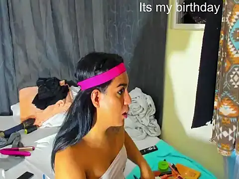 RobertaxGutierrez online show from December 2025 12:29:01 AM