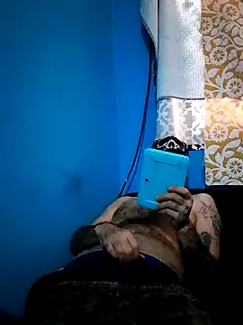 roelbluee226 online show from October 2025 02:58:02 PM