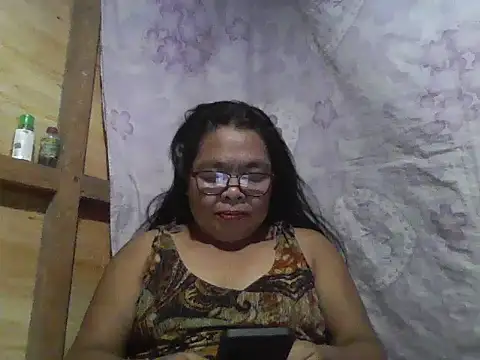 Snapshot of cris_tita chatting on June 2026 01:02:02 PM cris tita online show from June 2026 01:02:02 PM