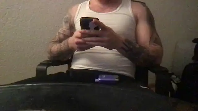 Snapshot of TheGreatWhite33 chatting on April 2026 12:22:02 PM TheGreatWhite33 online show from April 2026 12:22:02 PM