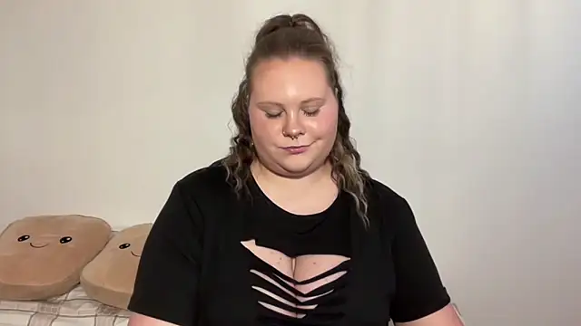 Snapshot of BriannaFlirty chatting on November 2025 01:22:04 PM BriannaFlirty online show from November 2025 01:22:04 PM