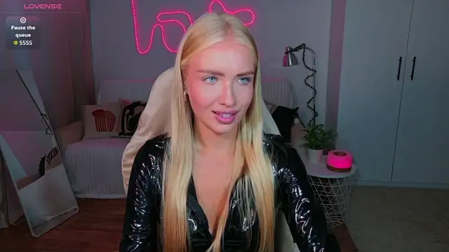 TessaGrays online show from August 2026 02:30:02 PM