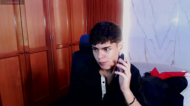 kevienmiet online show from October 2025 01:23:02 PM