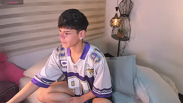 kevienmiet online show from November 2025 03:17:01 AM