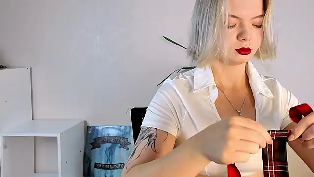 Snapshot of MelinMonro chatting on October 2025 03:18:01 AM MelinMonro online show from October 2025 03:18:01 AM