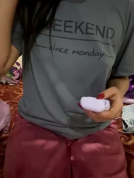 Snapshot of Queen-35 chatting on November 2025 09:15:01 PM Queen-35 online show from November 2025 09:15:01 PM