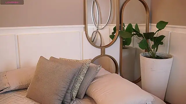 Roxy Vega online show from November 2025 12:38:01 PM