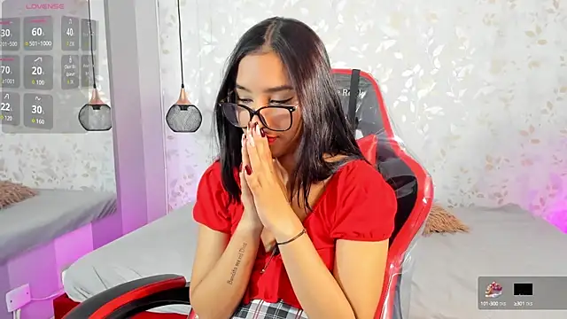 Snapshot of Luciaoregon chatting on October 2025 01:34:01 PM Luciaoregon online show from October 2025 01:34:01 PM