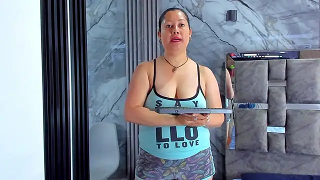 Snapshot of Marianasmitt chatting on October 2025 12:04:01 PM Marianasmitt online show from October 2025 12:04:01 PM