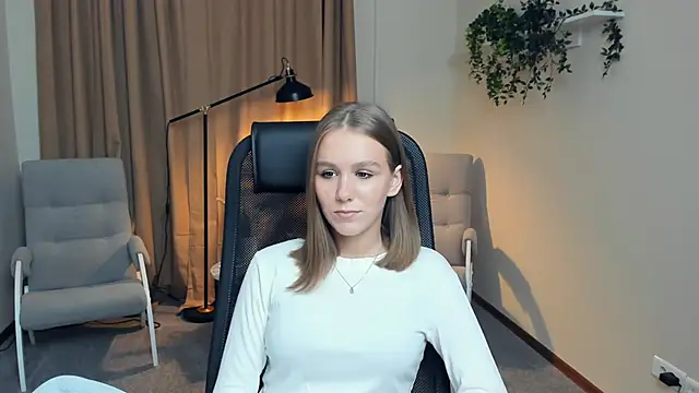 TienKnous online show from October 2025 02:58:02 PM