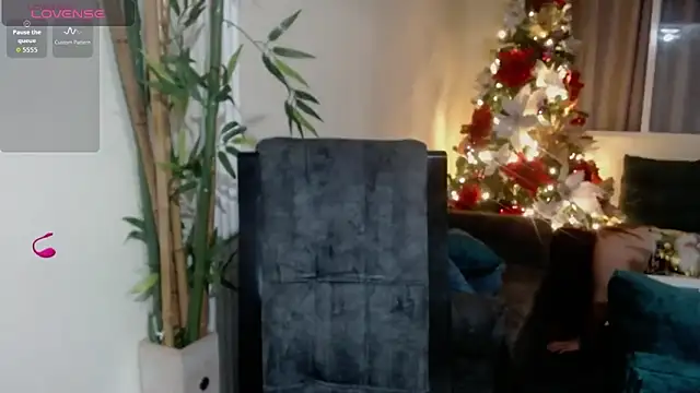 Snapshot of Michellx_hot2 chatting on November 2025 12:31:02 AM Michellx hot2 online show from November 2025 12:31:02 AM