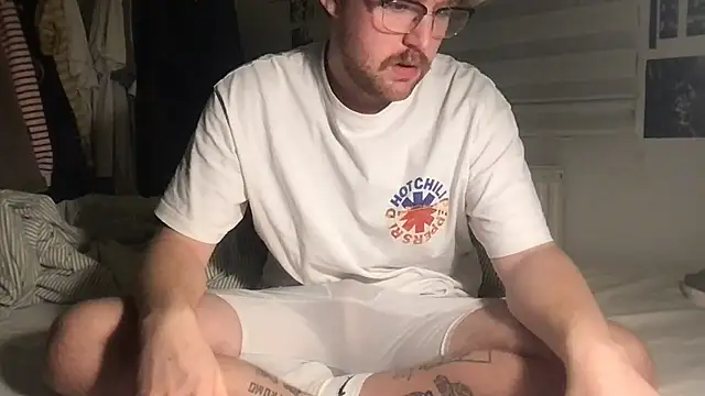 Snapshot of Angus80085 chatting on November 2025 06:28:02 PM Angus80085 online show from November 2025 06:28:02 PM