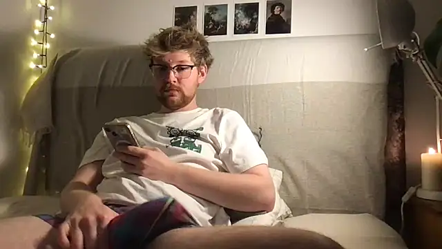 Snapshot of Angus80085 chatting on November 2025 09:36:02 PM Angus80085 online show from November 2025 09:36:02 PM