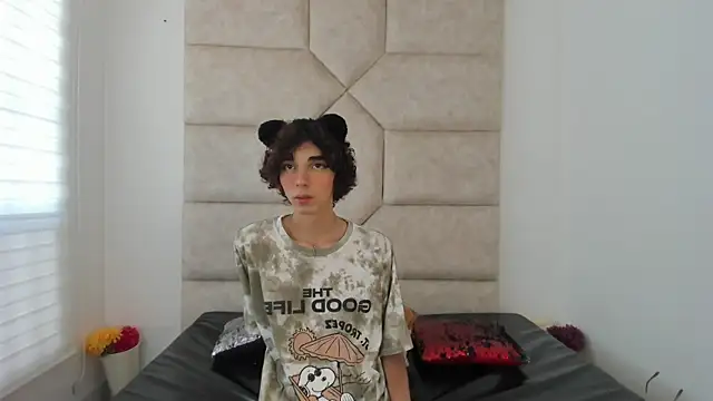 Snapshot of Scaarlett_22_ chatting on October 2025 05:42:01 PM Scaarlett 22 online show from October 2025 05:42:01 PM