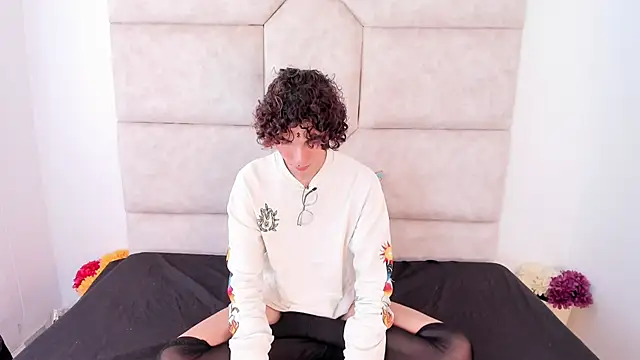 Snapshot of Scaarlett_22_ chatting on October 2025 05:24:01 PM Scaarlett 22 online show from October 2025 05:24:01 PM